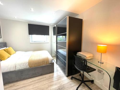 Rooms Near Me - Walsall City Centre Apartment