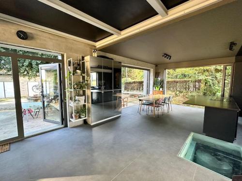 Photo de la galerie de l'établissement Maison Campagne Pisé Architecte Loft Contemporain, à Pressins