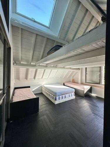 Photo de la galerie de l'établissement Maison Campagne Pisé Architecte Loft Contemporain, à Pressins