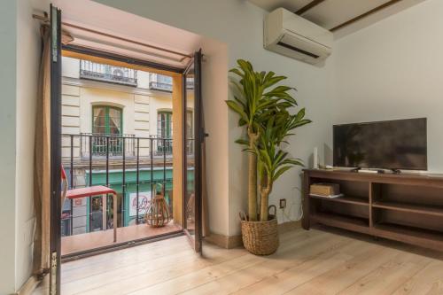 Bright and Cozy - 2 Bedrooms 1.5 Baths - La Latina
