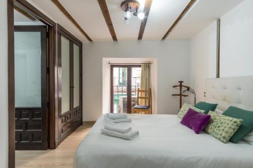Bright and Cozy - 2 Bedrooms 1.5 Baths - La Latina