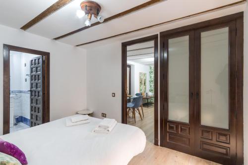 Bright and Cozy - 2 Bedrooms 1.5 Baths - La Latina
