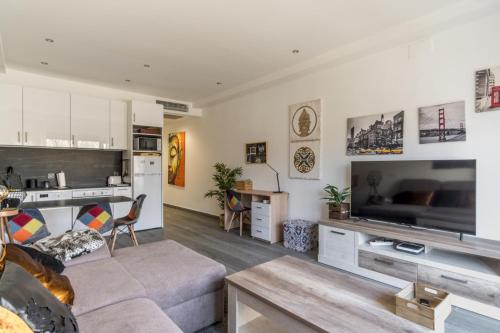 Bright with pool-1Bedroom 1Bathroom-Prado