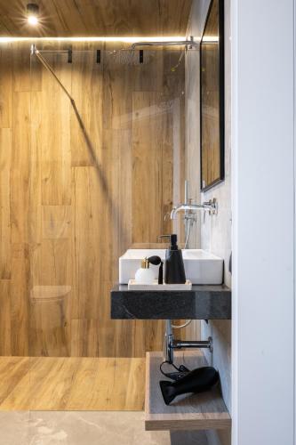 a bathroom with a sink and a shower at Apartamenty Krokusowa Dolina in Kościelisko