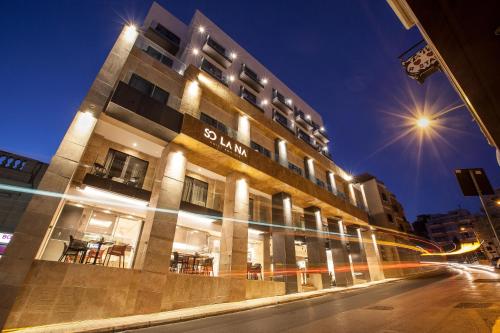 a building with lights on the side of a street at Solana Hotel & Spa in Mellieħa