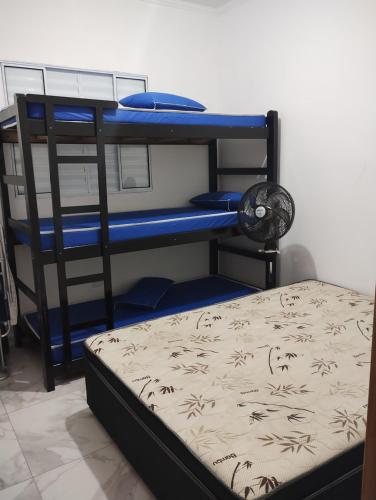 En eller flere senge i et værelse på Lar Pieri Rodrigues