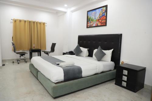 A bed or beds in a room at Hotel Moon Residency Near Yashobhoomi Convention Centre