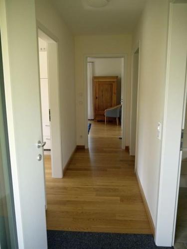 an empty hallway of an apartment with two open doors at Ferienwohnung Axeli Knapp in Schleswig