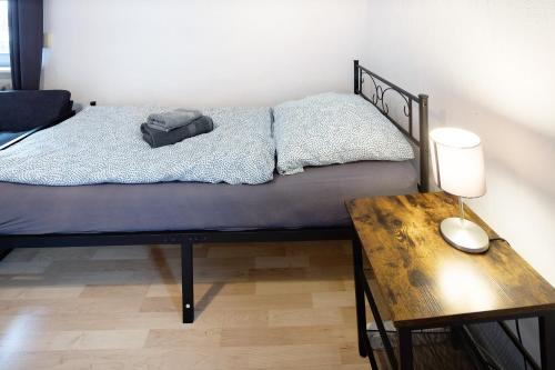 a bed in a room with a wooden table at Vogelsberger Bett 5 die 2 links in Alsfeld