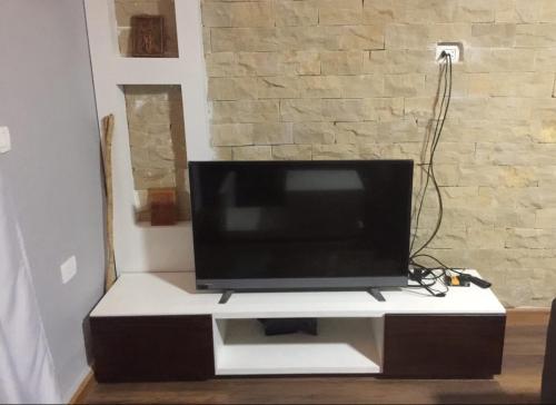 En tv och/eller ett underhållningssystem på FeWo Port Ghalib