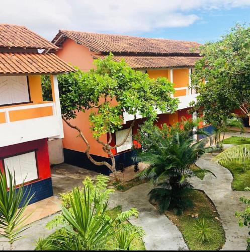un’immagine di una casa con alberi e piante di Hotel Mata Atlântica a Corumbau