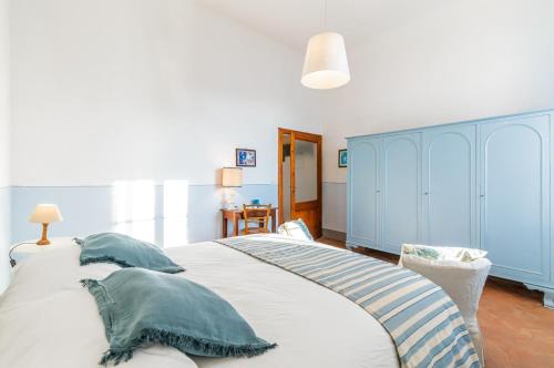 Delicious Apartment Among Crete Senesi and Spa!にあるベッド