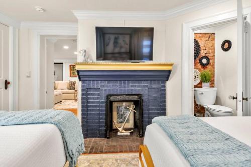a living room with a fireplace with a tv above it at New2/2 Garden Apartment Historic in Savannah