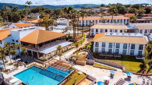 an aerial view of a resort with a swimming pool at Hotel Quinta de Santa Bárbara Eco Resort in Pirenópolis