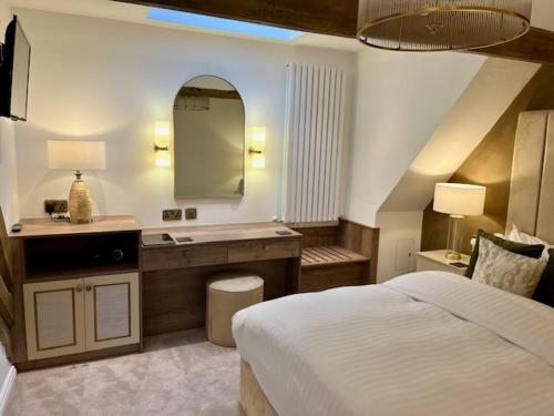Katil atau katil-katil dalam bilik di Castle Hotel & Apartments