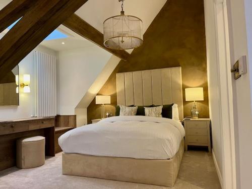 Katil atau katil-katil dalam bilik di Castle Hotel & Apartments