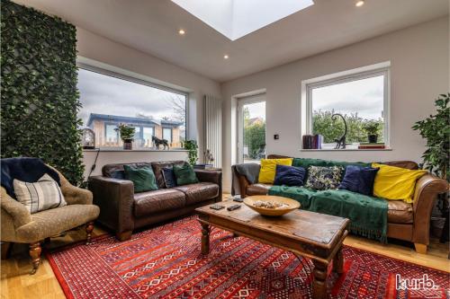 a living room with couches and a table at Carlton Hill House - 5 Bedroom House with Parking in Nottingham