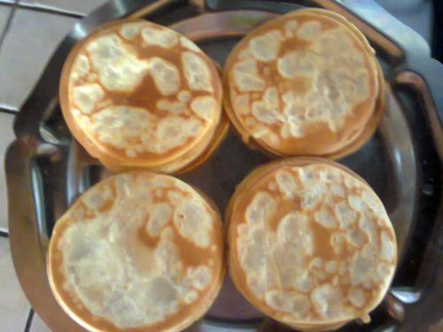 Makanan di atau berdekatan rumah tamu ini
