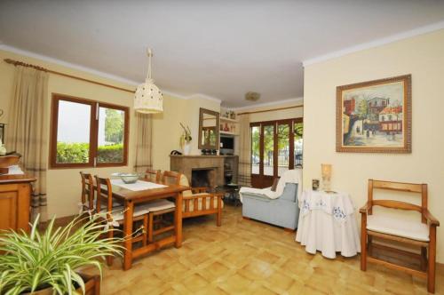 a living room with a table and a dining room at Cora in Port d'Alcudia