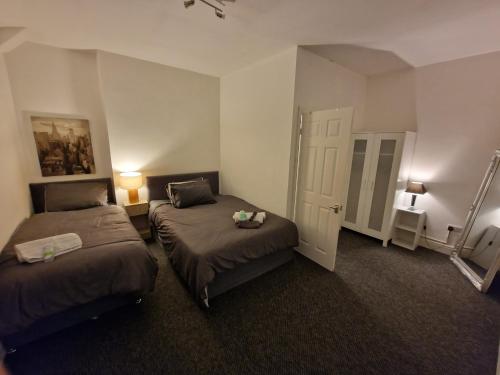 a hotel room with two beds and a staircase at Liverpool city 5 bed house sleeps 12 in Liverpool