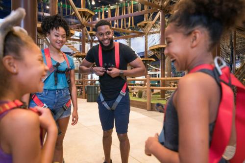 a man taking a picture of a group of girls at Great Wolf Lodge Chicago/Gurnee in Gurnee