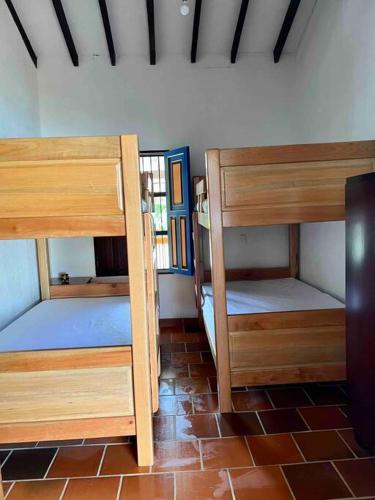 a room with two bunk beds in a room at Finca Sierra Luz in Jericó