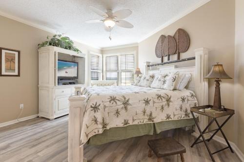 a bedroom with a bed and a ceiling fan at Martinique 203 West in Gulf Highlands