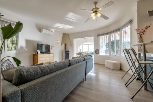 a living room with a couch and a table at Villas Guzman - Casa Nova in Moraira