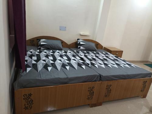 Cama ou camas em um quarto em Anant Paying Guest house