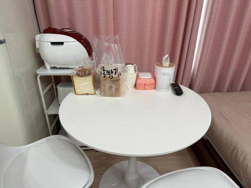 a white table with a coffee maker on top of it at Sacheon Songlim in Gangneung