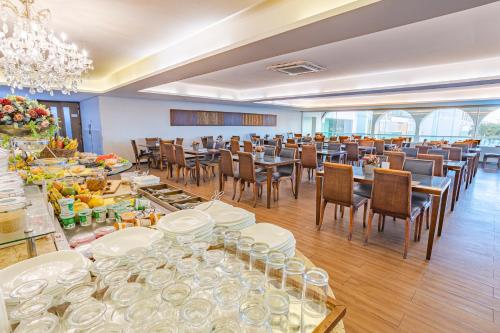 a banquet hall with tables and chairs in a room at Hotel Village Premium Campina Grande in Campina Grande
