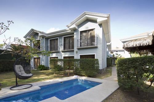 a house with a swimming pool in front of it at Hotel Villa Los Candiles in San José