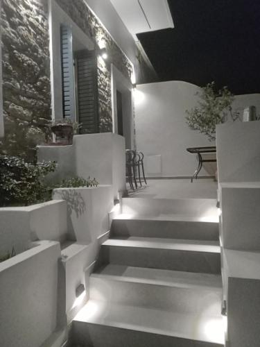 Angelouda's House - Traditional Stone 2 BR Home in Karystos Center