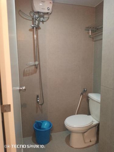a bathroom with a toilet and a shower at K2K Place in Manila