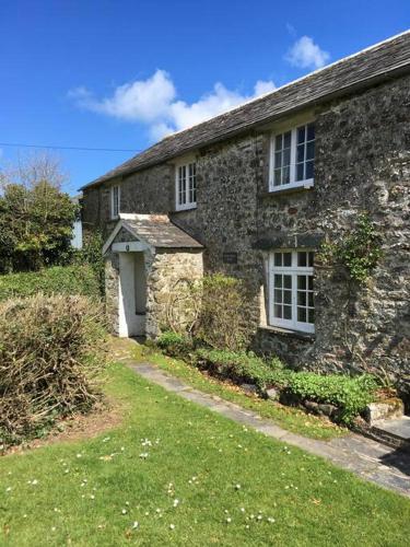 Traditional Cornish Family home, dogs welcome!