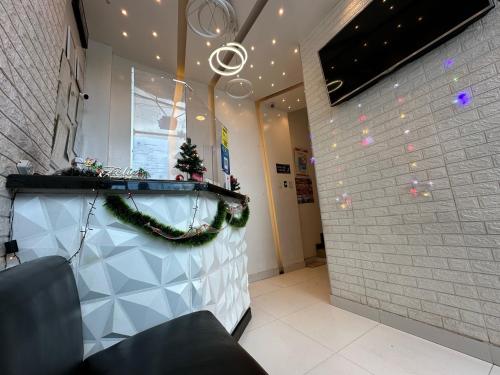 a lobby with a christmas wreath on a counter at Hotel V I D GALAX Resort in Oruro