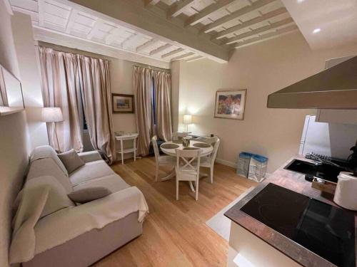 Cozy Santa Maria Novella Uffizi Duomo 2beds-2baths