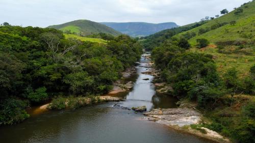 a river flowing through a valley with trees at Pousada Velho Chico in Vargem Bonita