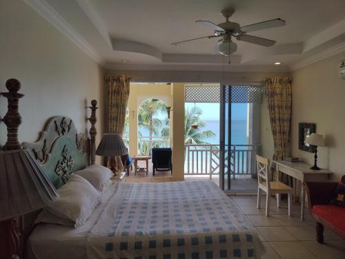 a bedroom with a bed and a balcony with the ocean at Queen Angel Suite. Stunning Apartment on Grafton Beach with Direct Beach Access in Black Rock