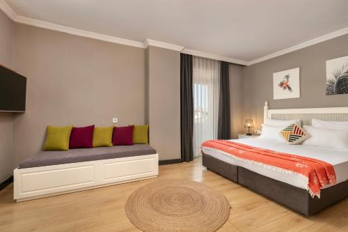 a bedroom with a bed and a couch at Azuu Boutique Hotel in Antalya