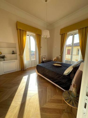 Caterina de' Medici luxury attic with terrace and parking