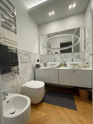 Caterina de' Medici luxury attic with terrace and parking