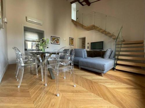 Khu vực ghế ngồi tại Caterina de' Medici luxury attic with terrace and parking