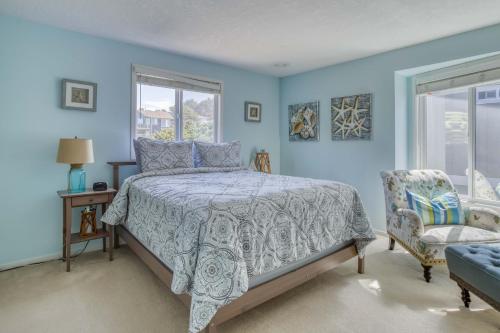 a bedroom with blue walls and a bed and a chair at Casa Vista del Mar in Lincoln City