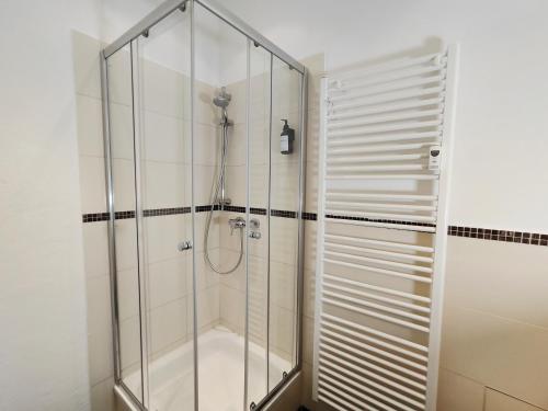 Ένα μπάνιο στο coffeelounge: zentrale Wohnung mit Küche inkl. Kaffee