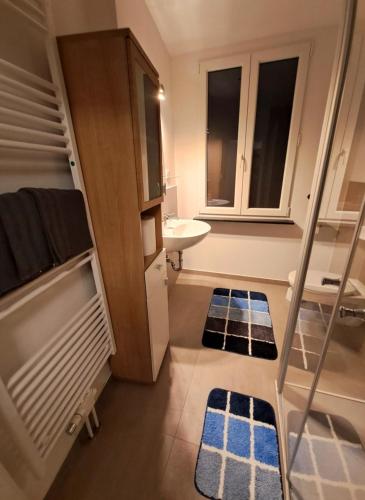 a small bathroom with a sink and a toilet at Ferienwohnung Rheinsonne in Boppard
