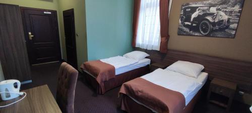 Cama ou camas em um quarto em Noclegi Brzezina pokoje dla firm