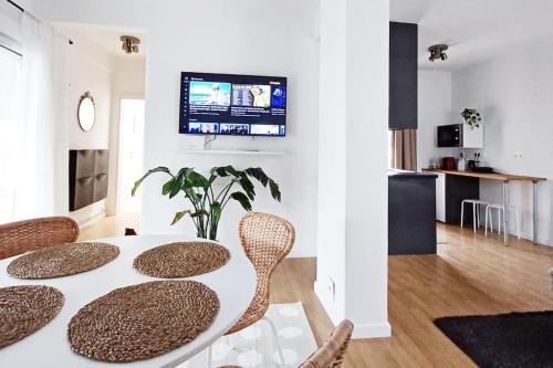 Shiny and relaxing 5th floor apartment