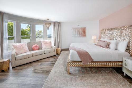 a bedroom with a bed and a couch at Cardiff By The Sea Lodge in Encinitas