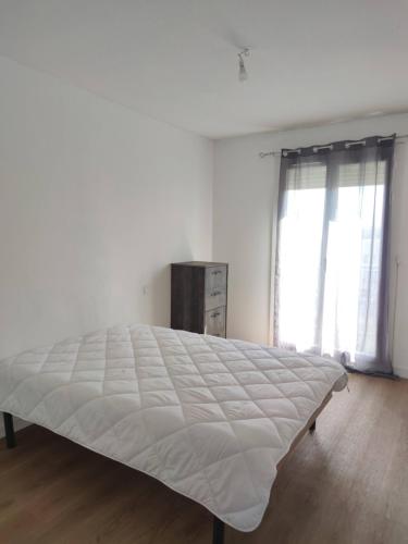 Posteľ alebo postele v izbe v ubytovaní Grand Logement proche centre Parking gratuit